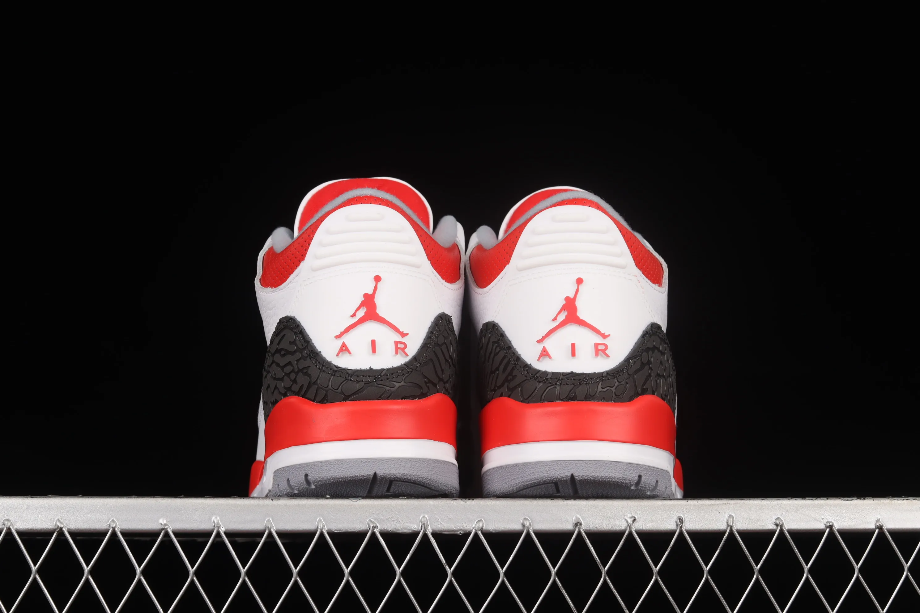 All categories Air Jordan Jordan series basketball shoes Air Jordan 3 Air Jordan Retro AJ3 Joe 3 white and red manuscript burst pattern sports basketball shoes 136064-120
